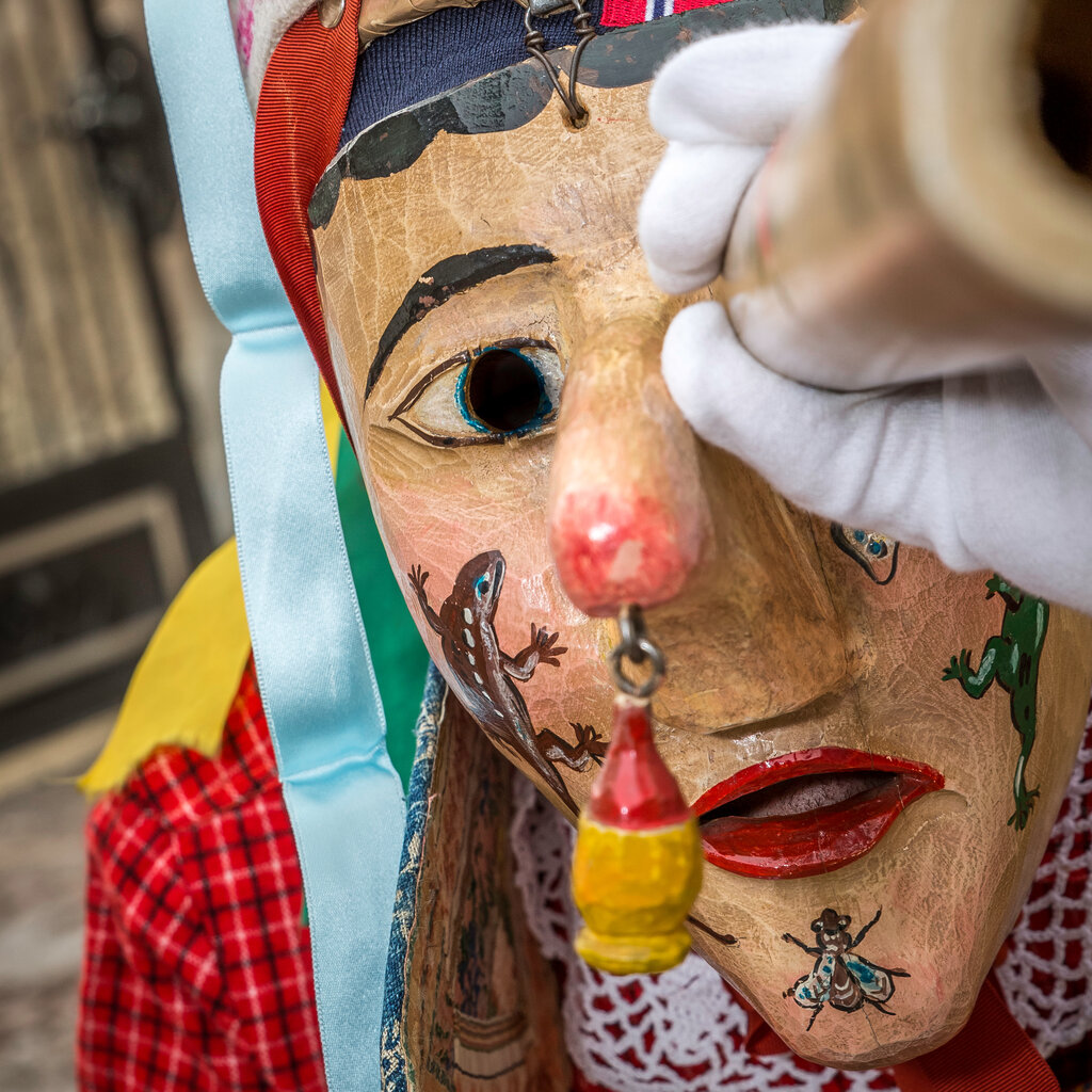Carnevale Ladino Particolare di una maschera in legno tipica del Carnevale Ladino in Val di Fassa
