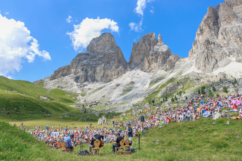 I Suoni delle Dolomiti I Suoni delle Dolomiti in Val di Fassa al Passo Sella
