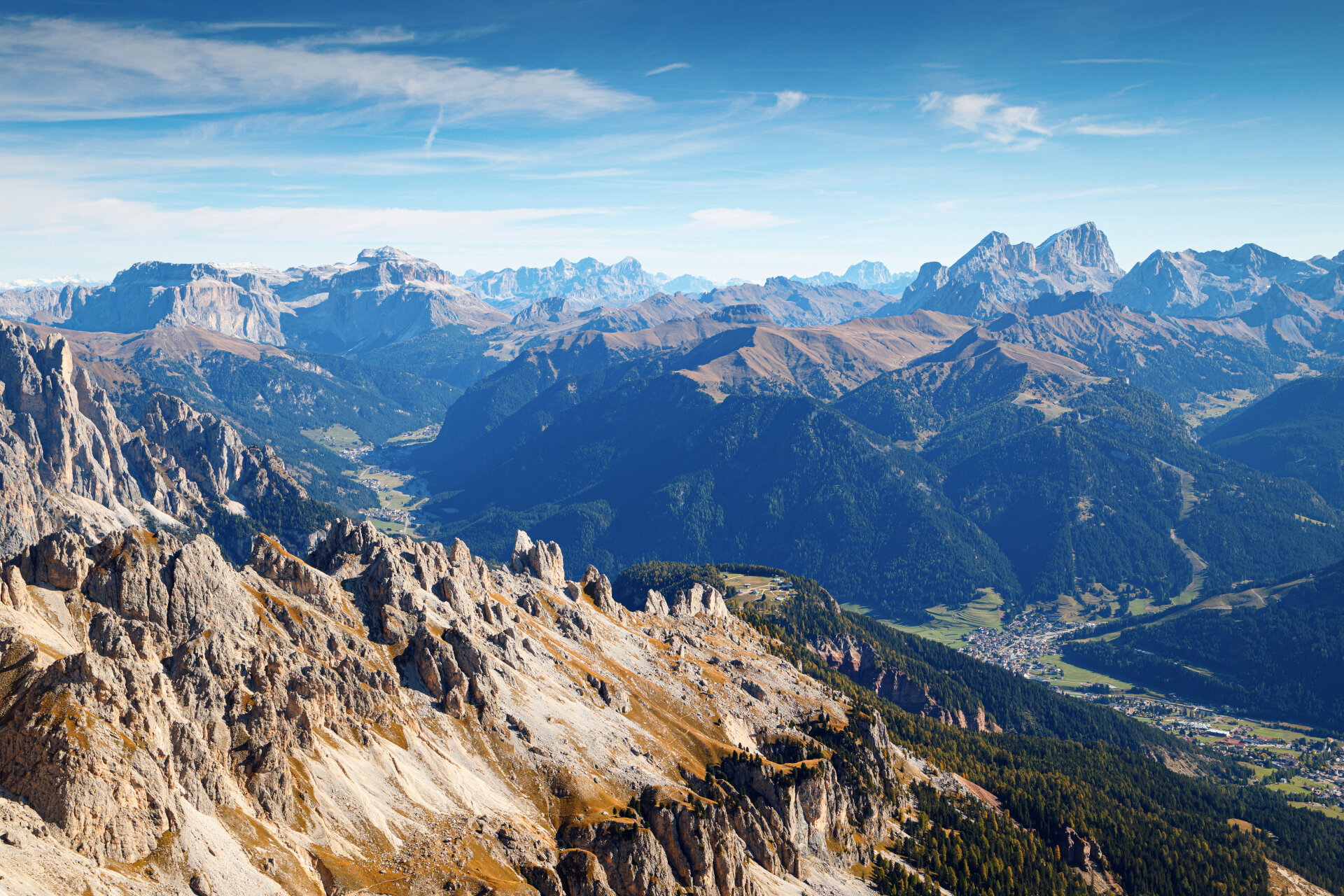 Panorama autunnale dalla Roda | © Archivio Immagini ApT Val di Fassa Panorama autunnale in Val di Fassa | © Archivio Immagini ApT Val di Fassa