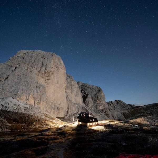 Rifugio Antermoia - Notte stellata | © Rifugio Antermoia - Catinaccio - Notte in rifugio sulle Dolomiti  Mattia Rizzi - Archivio Immagini ApT Val di Fassa | © Rifugio Antermoia - Catinaccio - Notte in rifugio sulle Dolomiti
