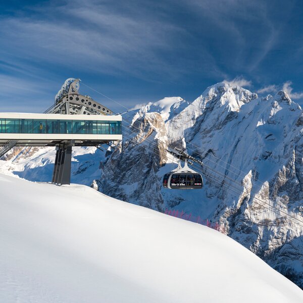 Funifor Alba - Col dei Rossi | © Archivio immagini ApT Val di Fassa - Nicolò Miana Stazione a monte dell'impianto funifor Alba - Col dei Rossi - Skiarea Belvedere | © Archivio immagini ApT Val di Fassa - Nicolò Miana