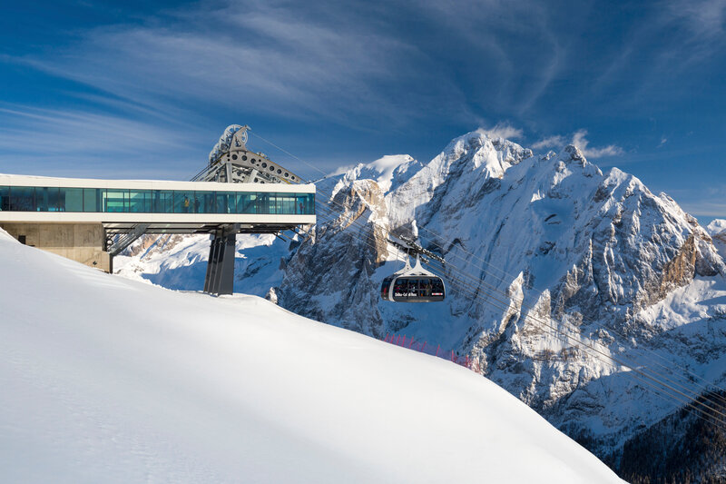Funifor Alba - Col dei Rossi | © Archivio immagini ApT Val di Fassa - Nicolò Miana Stazione a monte dell'impianto funifor Alba - Col dei Rossi - Skiarea Belvedere | © Archivio immagini ApT Val di Fassa - Nicolò Miana