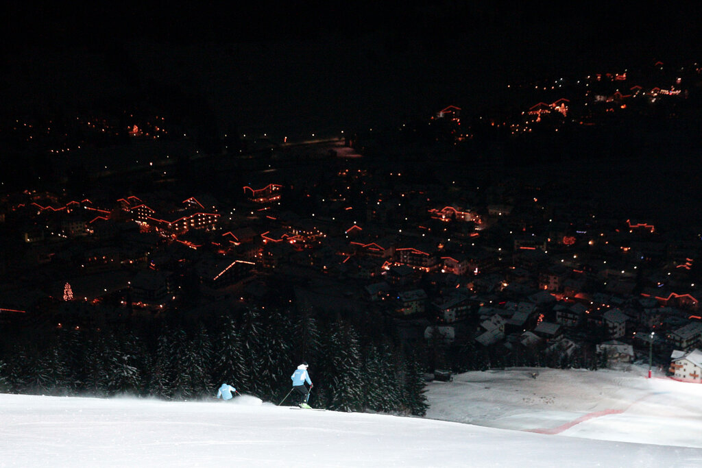 Pista Aloch in notturna Pista Aloch in notturna a Pozza di Fassa