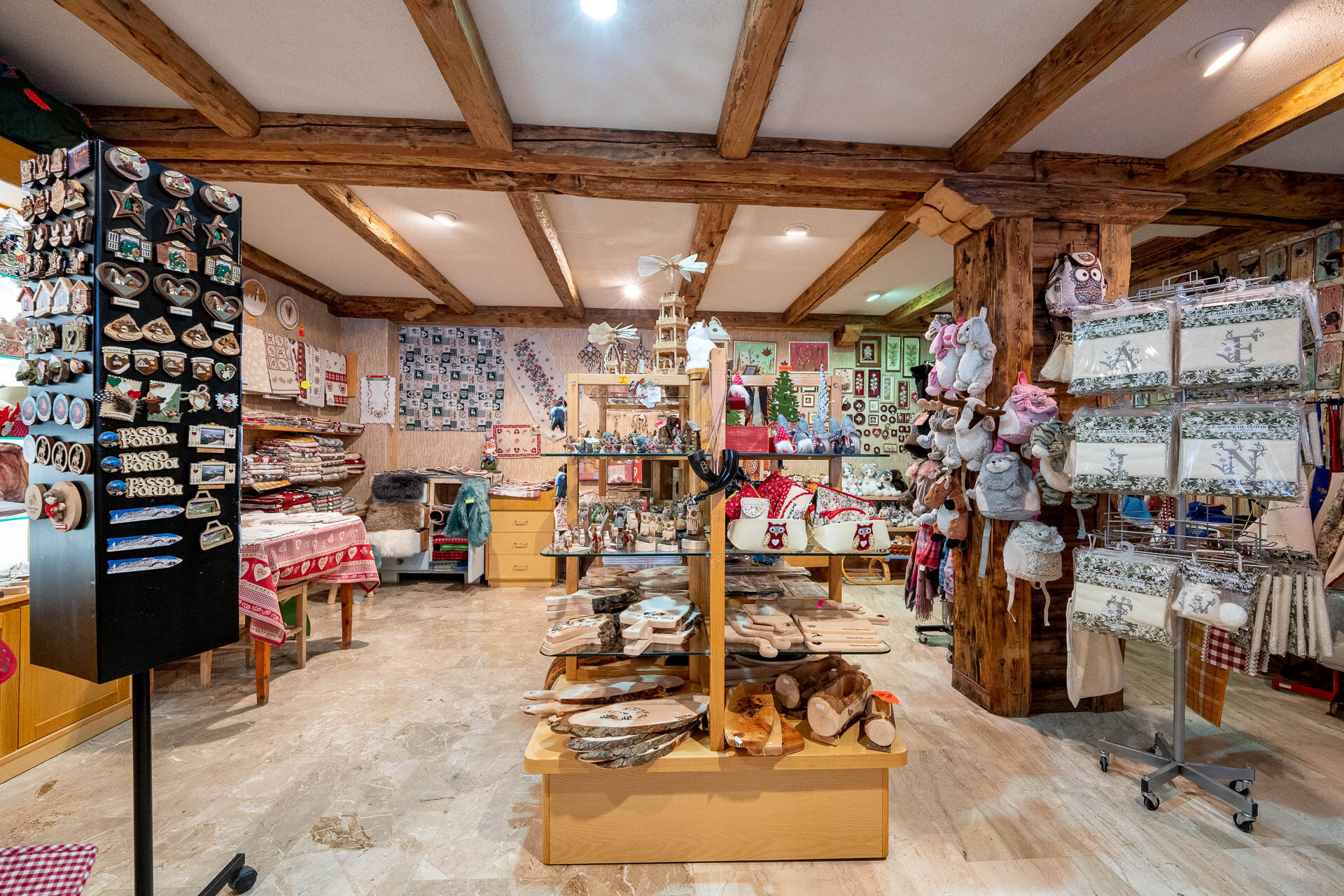 Dettaglio negozio tipico | © Mattia Rizzi - Archivio Immagini APT Val di Fassa Dettaglio di un negozio tipico ladino in Val di Fassa | © Mattia Rizzi - Archivio Immagini APT Val di Fassa