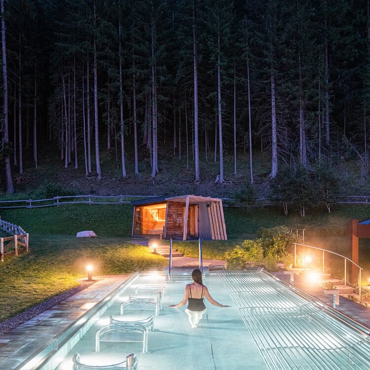 Vasca dell'Enrosadira | © QC Terme Dolomiti - Archivio Immagini APT Val di Fassa Vasca dell'Enrosadira al QC Terme Dolomiti | © QC Terme Dolomiti - Archivio Immagini APT Val di Fassa