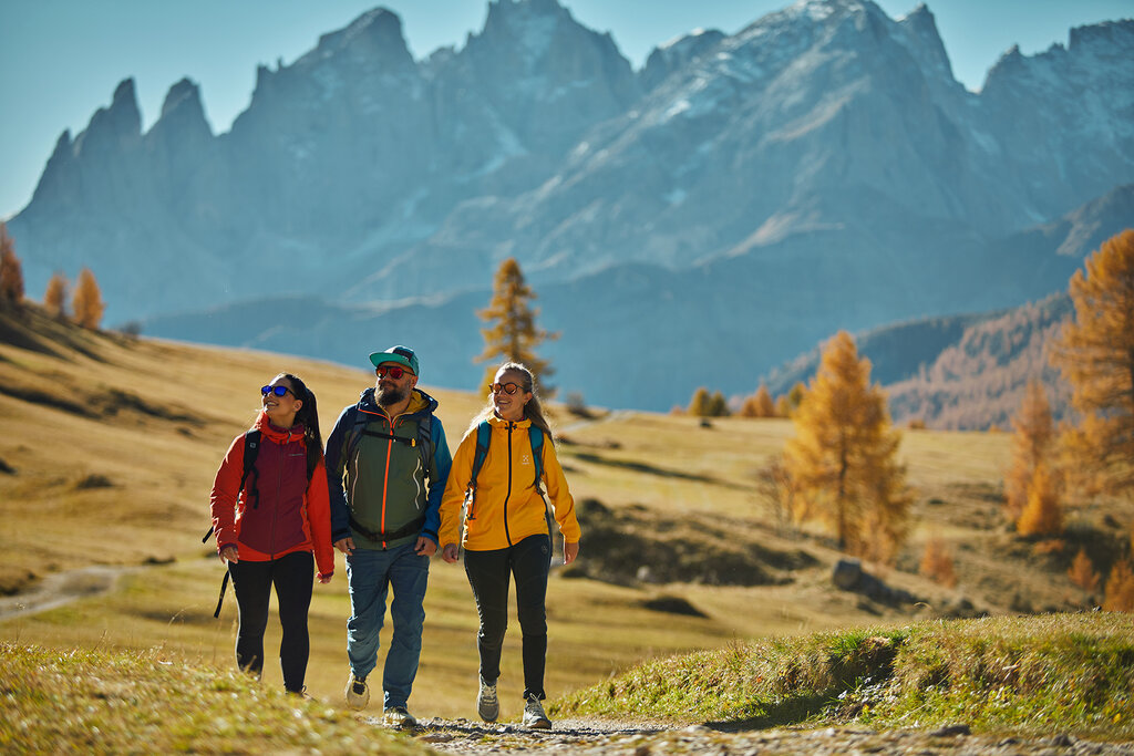 Autunno al Fuciade Trekking autunnale nella conca del Fuciade in Val di Fassa, Dolomiti