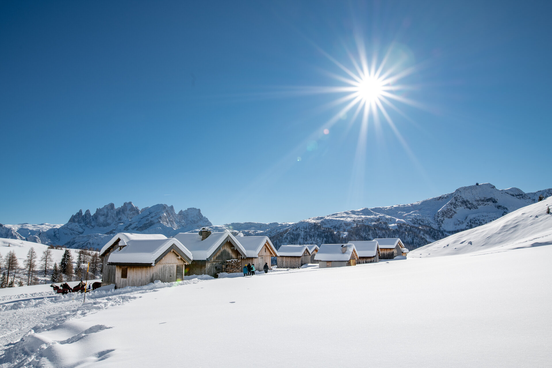 Fuciade in inverno | © Archivio immagini ApT Val di Fassa - Mattia Rizzi  Camminata fra baite innevate al Fuciade in Val di Fassa | © Archivio immagini ApT Val di Fassa - Mattia Rizzi