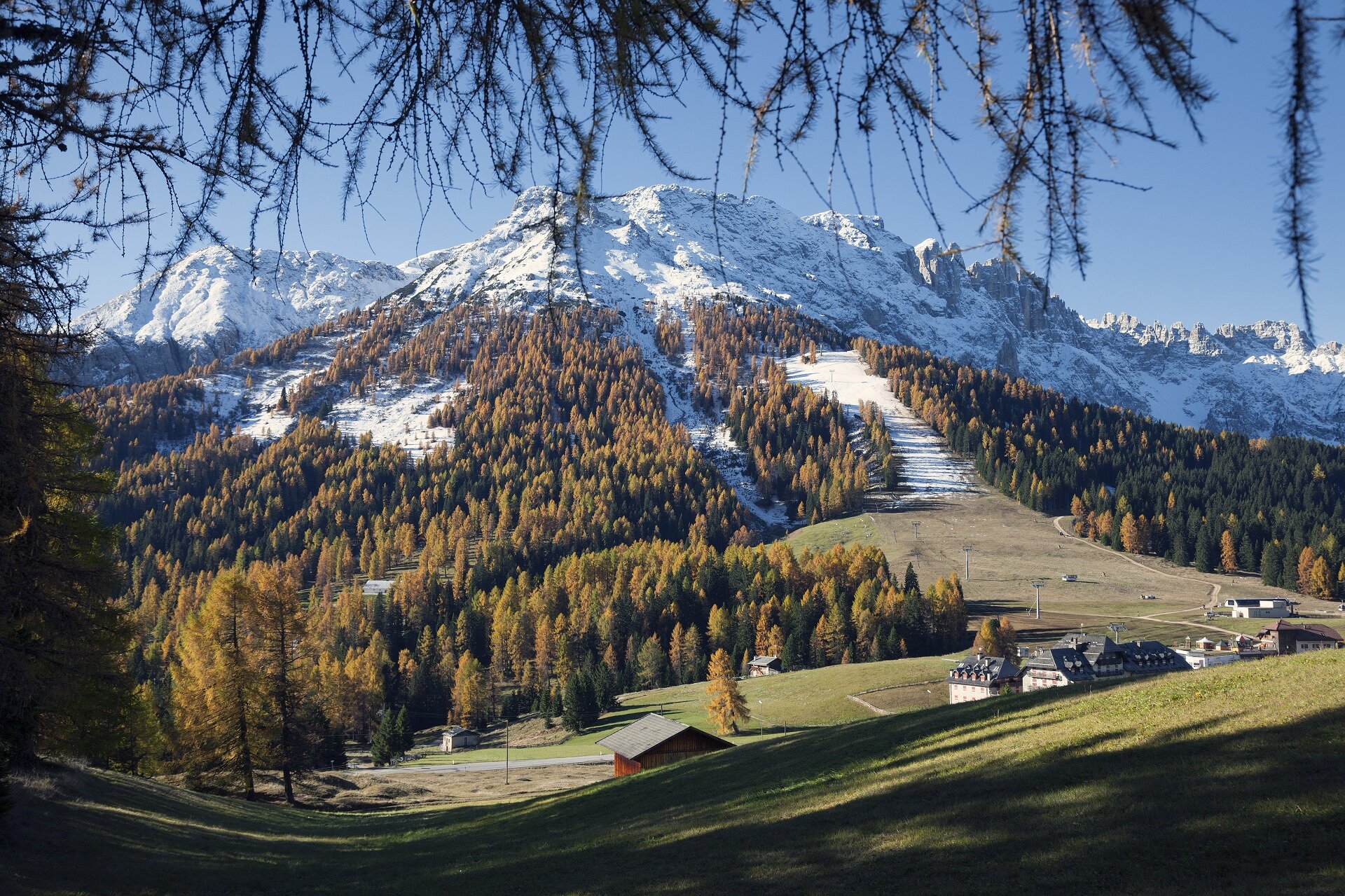 Passo Costalunga | © Nicola Angeli - Archivio Immagini ApT Val di Fassa Vista autunnale del Latemar dal Passo Costalunga in Val di Fassa | © Nicola Angeli - Archivio Immagini ApT Val di Fassa