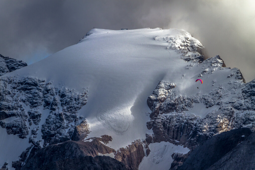 Parapendio in Marmolada Parapendio in Marmolada