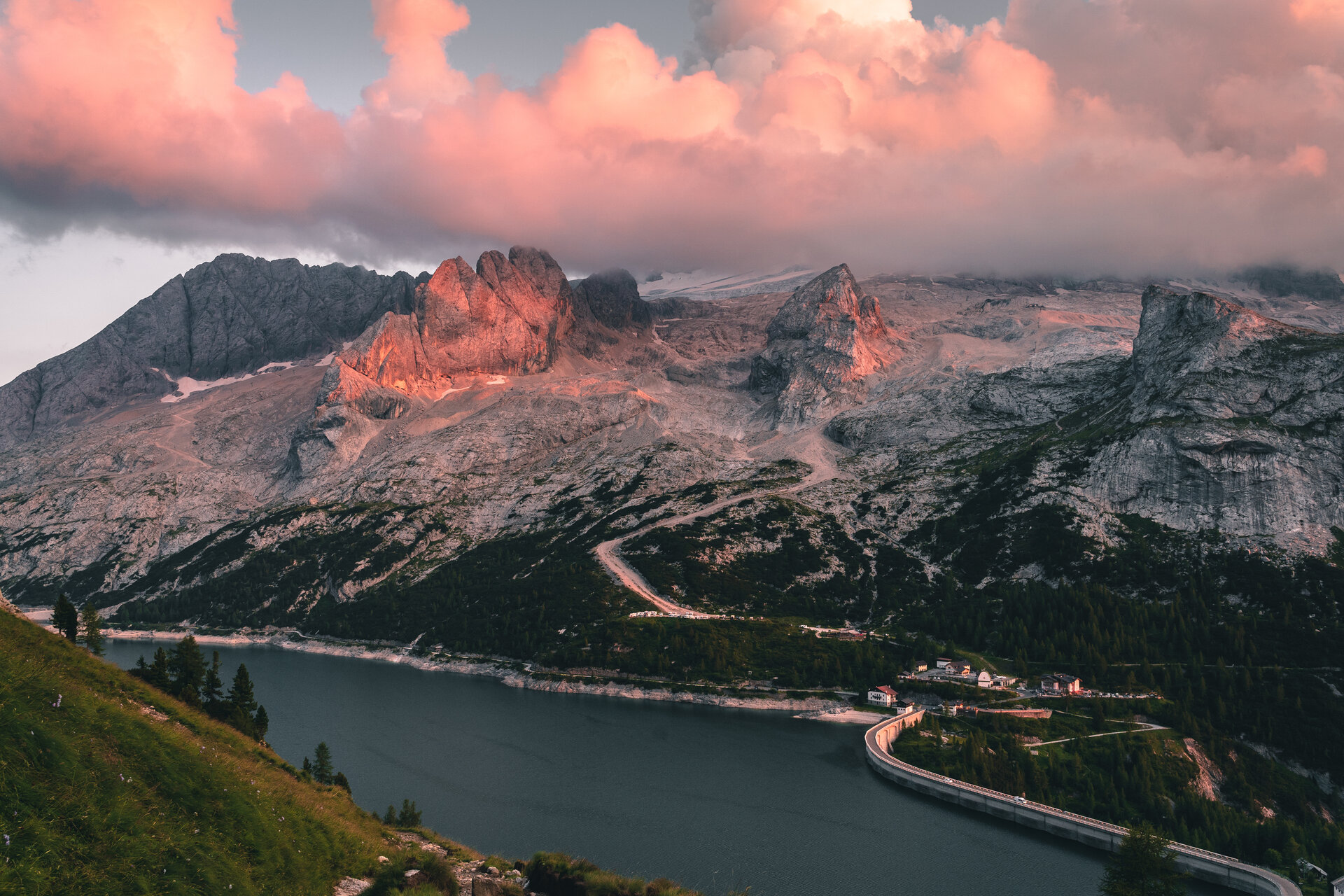 Tramonto al Fedaia | © Patricia Ramirez - Archivio Immagini ApT Val di Fassa Tramonto al lago di Fedaia in Val di Fassa | © Patricia Ramirez - Archivio Immagini ApT Val di Fassa