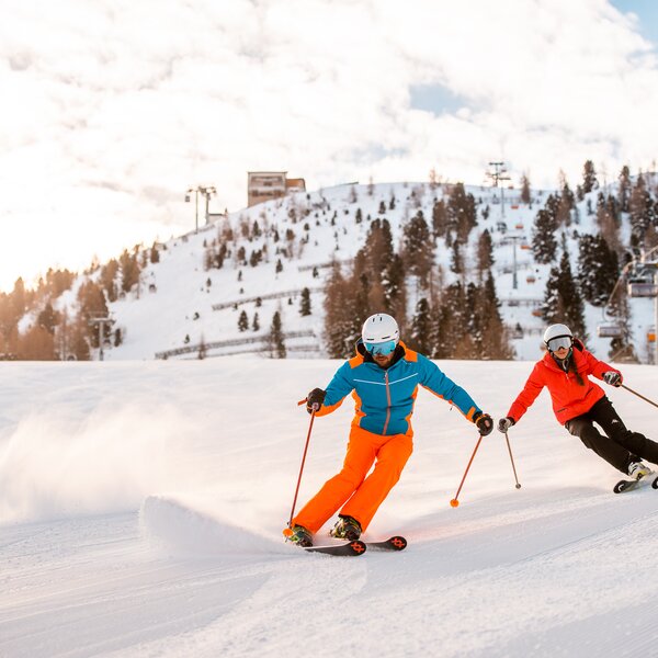 Pista nera Piavac skiarea Moena/Alpe Lusia | © Mattia Rizzi - Archivio immagini ApT Val di Fassa Sciatori sulla pista Piavac skiarea Moena/Alpe Lusia | © Mattia Rizzi - Archivio immagini ApT Val di Fassa