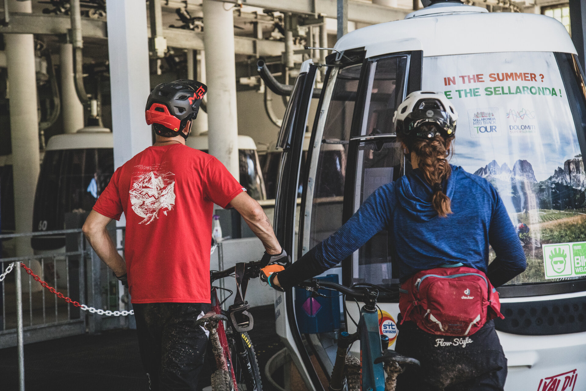 Bike impianti | © Evi Garbolino  - Archivio Immagini ApT Val di Fassa Persone che salgono con la mountain bike sugli impianti di risalita in Val di Fassa | © Evi Garbolino  - Archivio Immagini ApT Val di Fassa