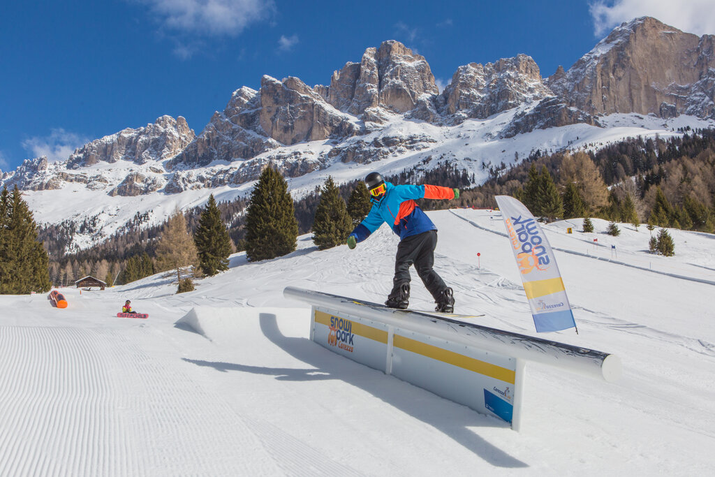 Snowpark Carezza Snowboarder Slide Rosengarten 15 Snowpark Carezza Snowboarder Slide Rosengarten 15