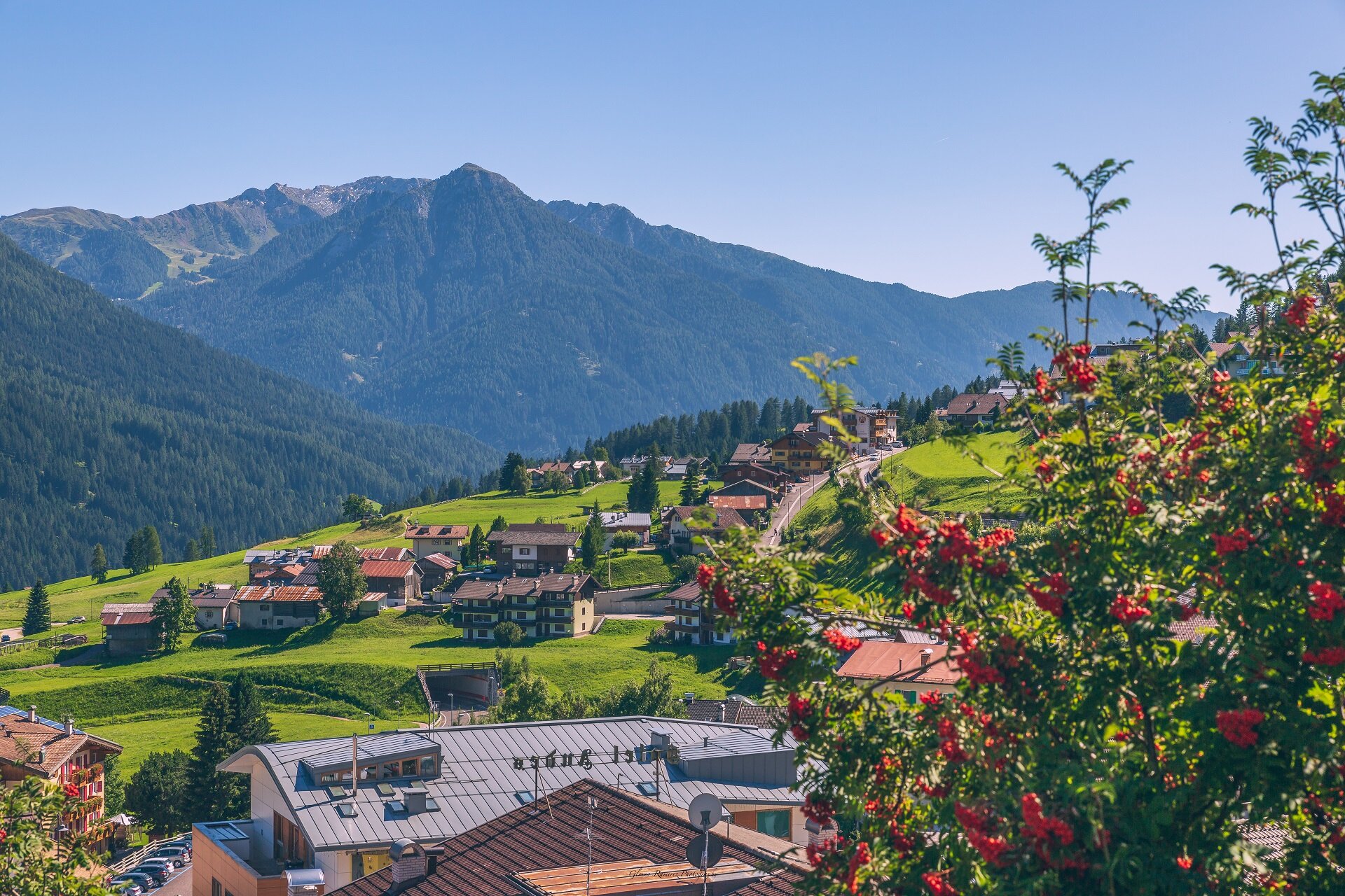 Vigo di Fassa | © Patricia Ramirez  - Archivio Immagini ApT Val di Fassa Primavera sul paese di Vigo di Fassa | © Patricia Ramirez  - Archivio Immagini ApT Val di Fassa